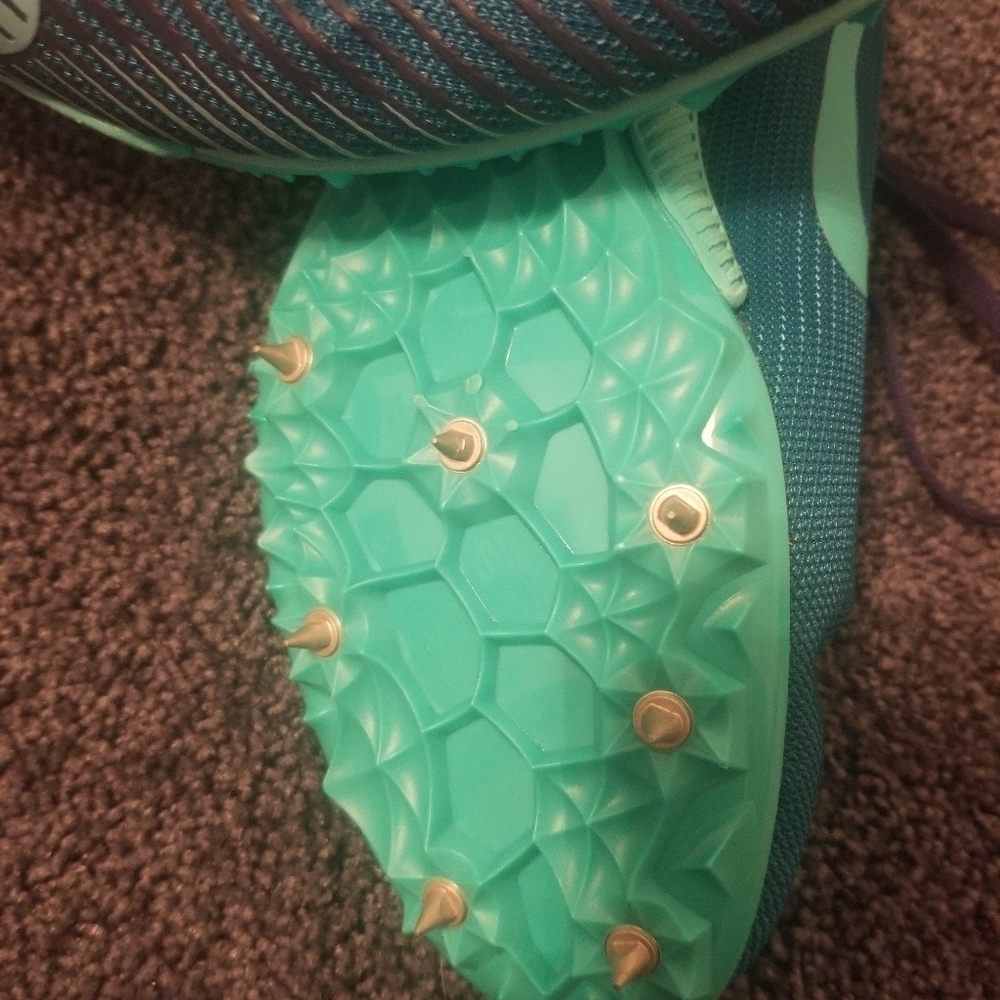 Brand New Nike Running Cleats. Size 9.5 - Picture 3 of 5